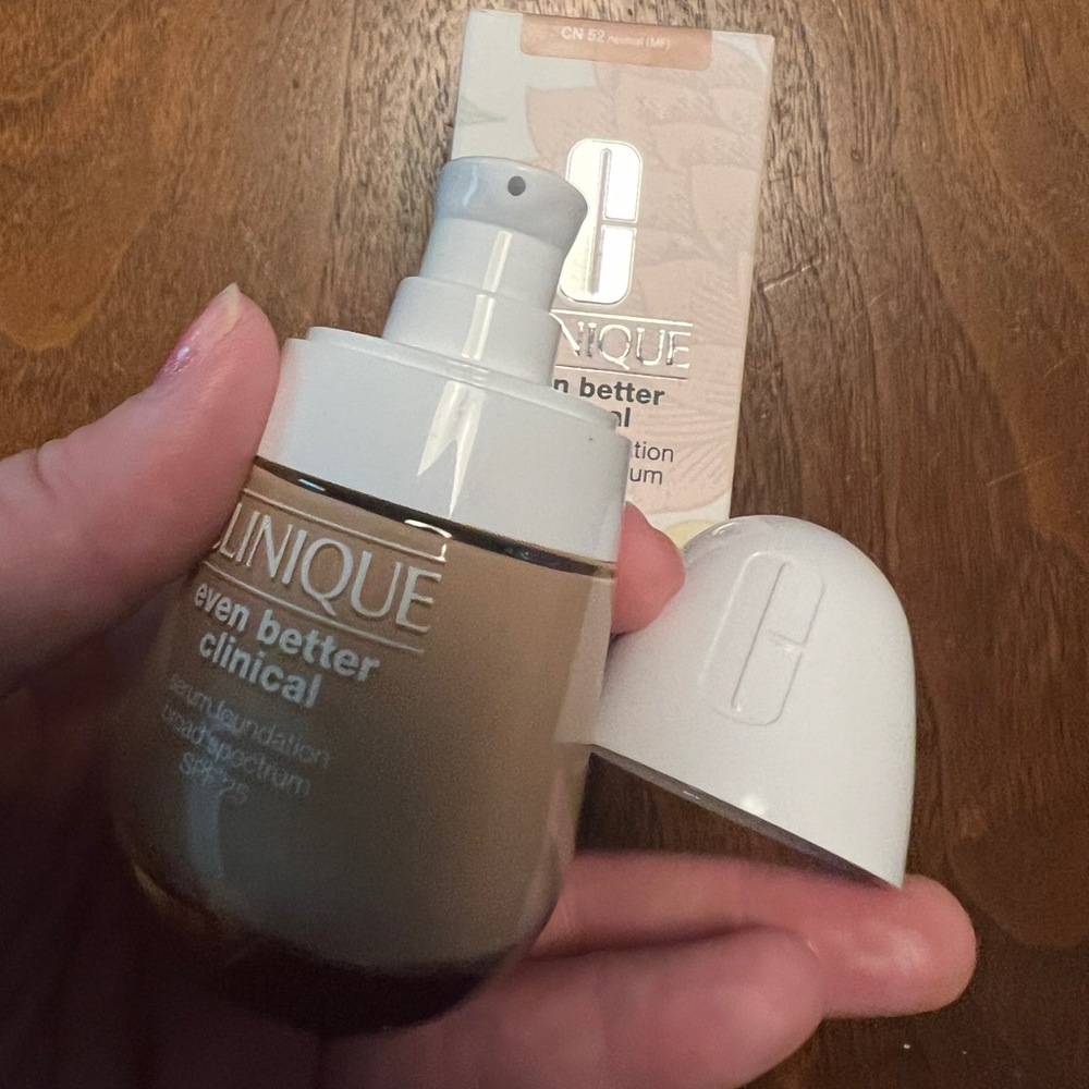 NWT Clinique Even Better Clinical Serum Foundation Broad Spectrum SPF 25 - Picture 11 of 11